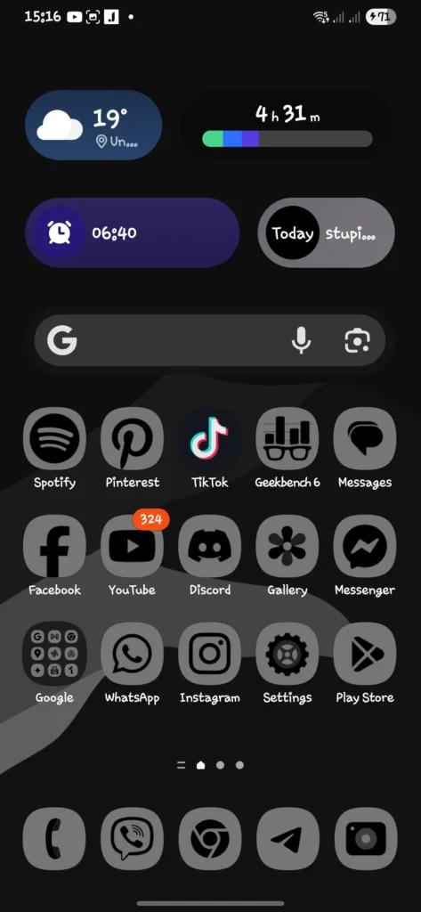 One UI 7 home screen with new icons and widgets