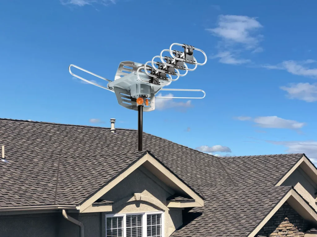 TV antenna with rotor on roof.